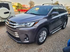 A picture of 2016 Toyota Highlander XLE 4months used unregistered with duty price