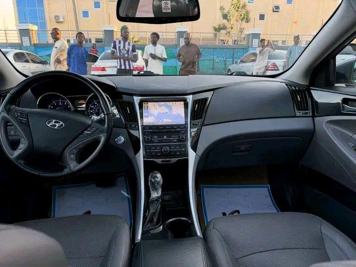 A picture of HYUNDAI SONATA 2014