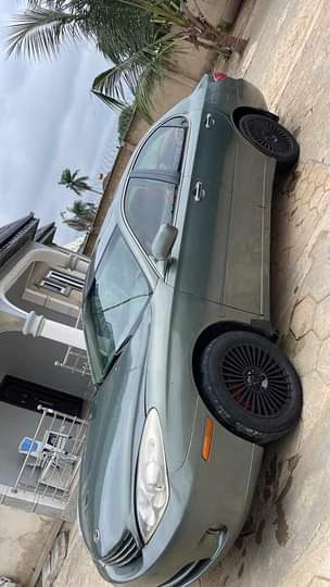 A picture of Lexus Es330