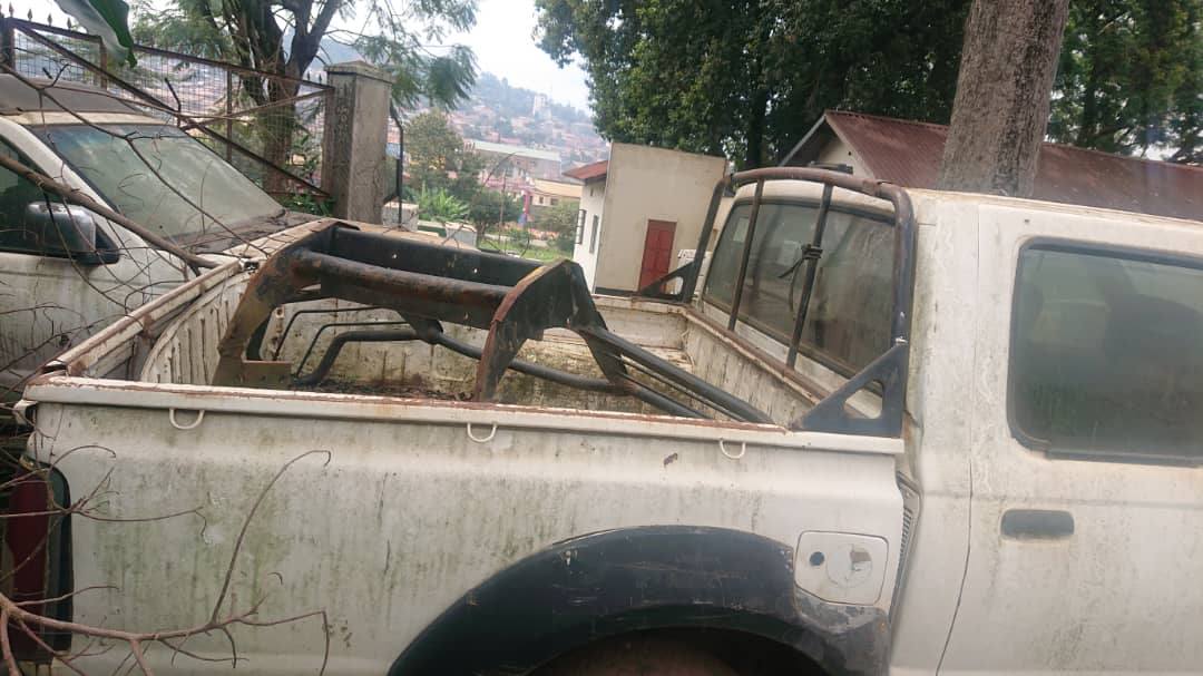 A picture of Nissan and Ford Ranger