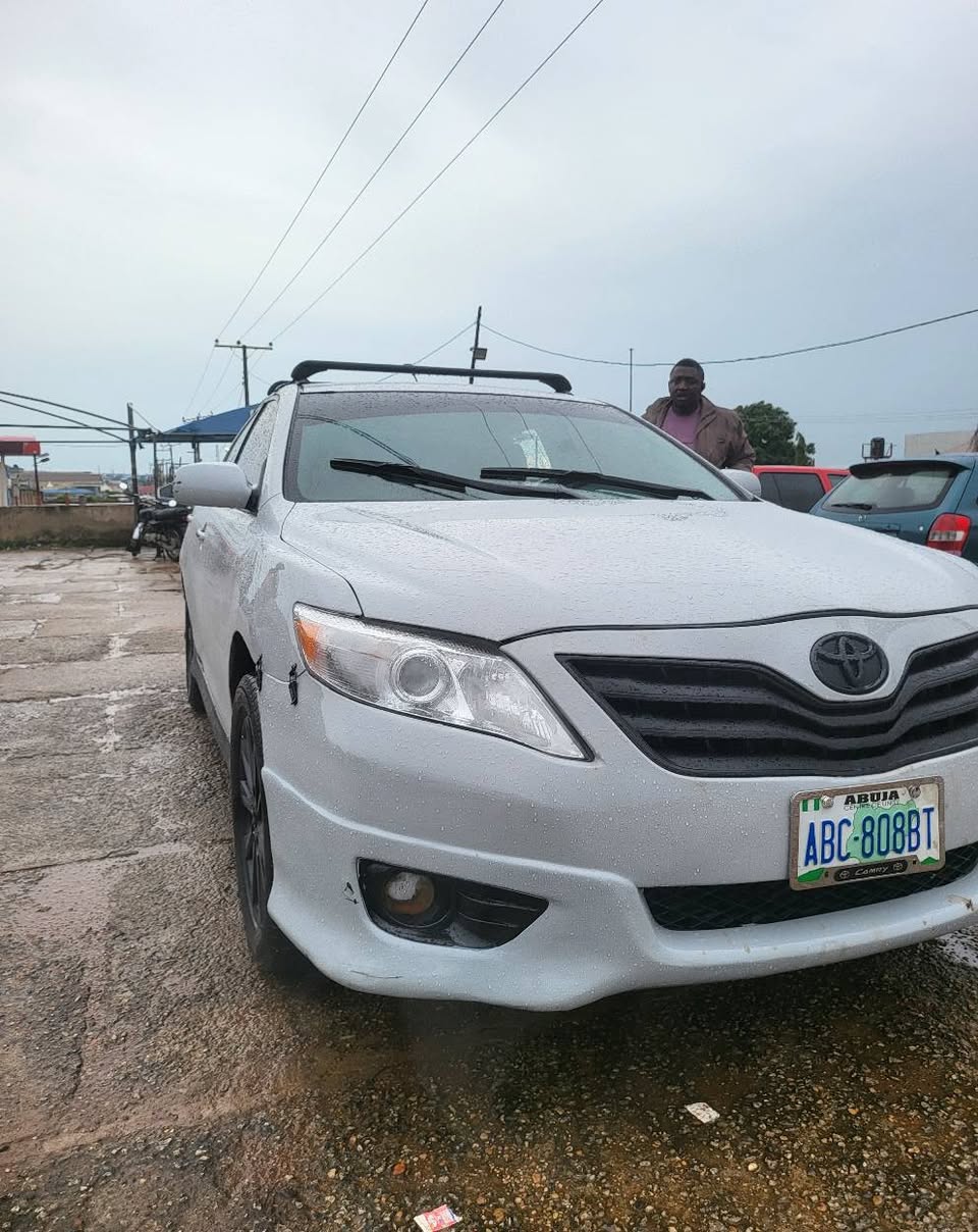 A picture of TOYOTA CAMRY 09