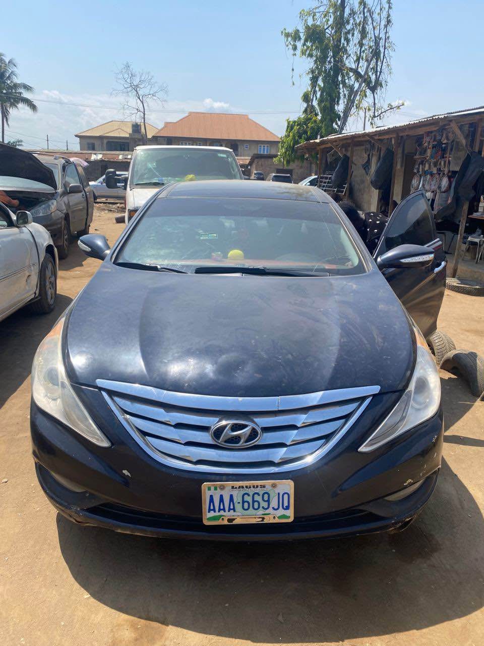 A picture of Hyundai sonata 013