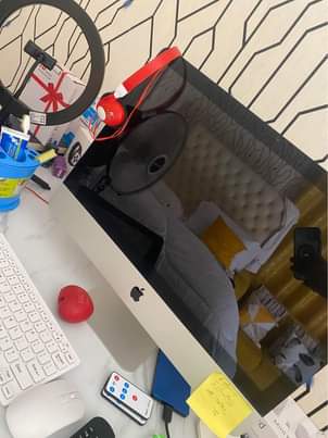 A picture of iMac apple computer
