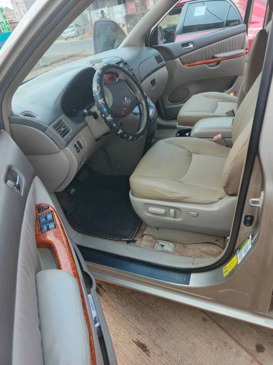 A picture of Super clean Toyota Sienna