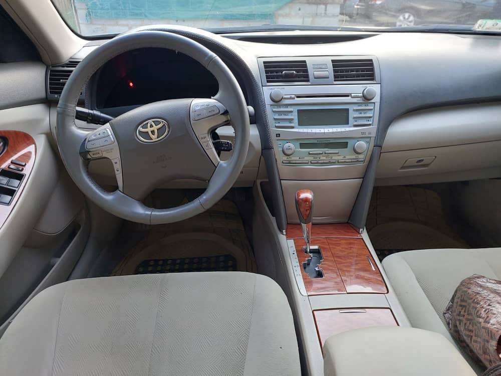 A picture of Camry 2008 model on Belt.