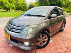 A picture of TOYOTA IST
