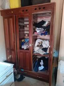 A picture of Kabati la mbao ngumu