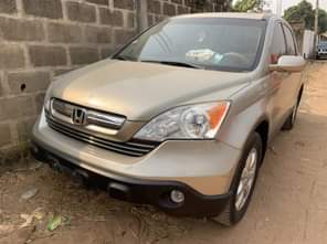 A picture of Extremely Clean And Sound Honda CR V 205 On Ground