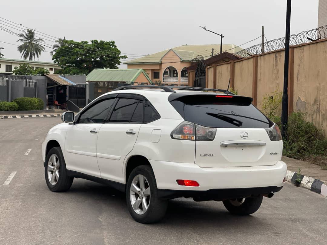 A picture of Lexus Rx 330 full option