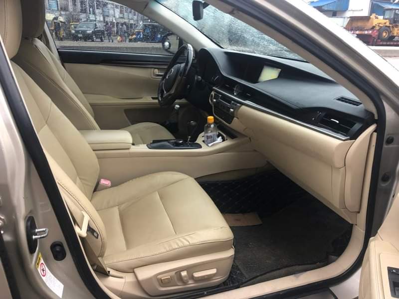 A picture of 2013 Lexus ES350 Pure First body Untouched silent engine Untouched