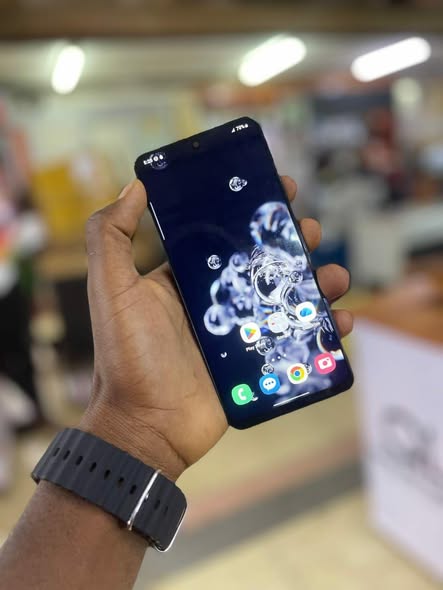 A picture of S20 plus 5g 128gb 8gbram grade b screen 250k plz