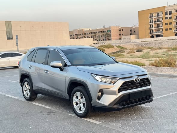 A picture of Toyota rav4 LE gcc 2 5L mid option 2019 971566482809