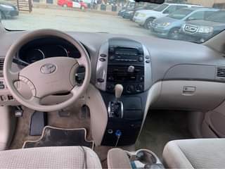 A picture of Toyota Sienna LE
