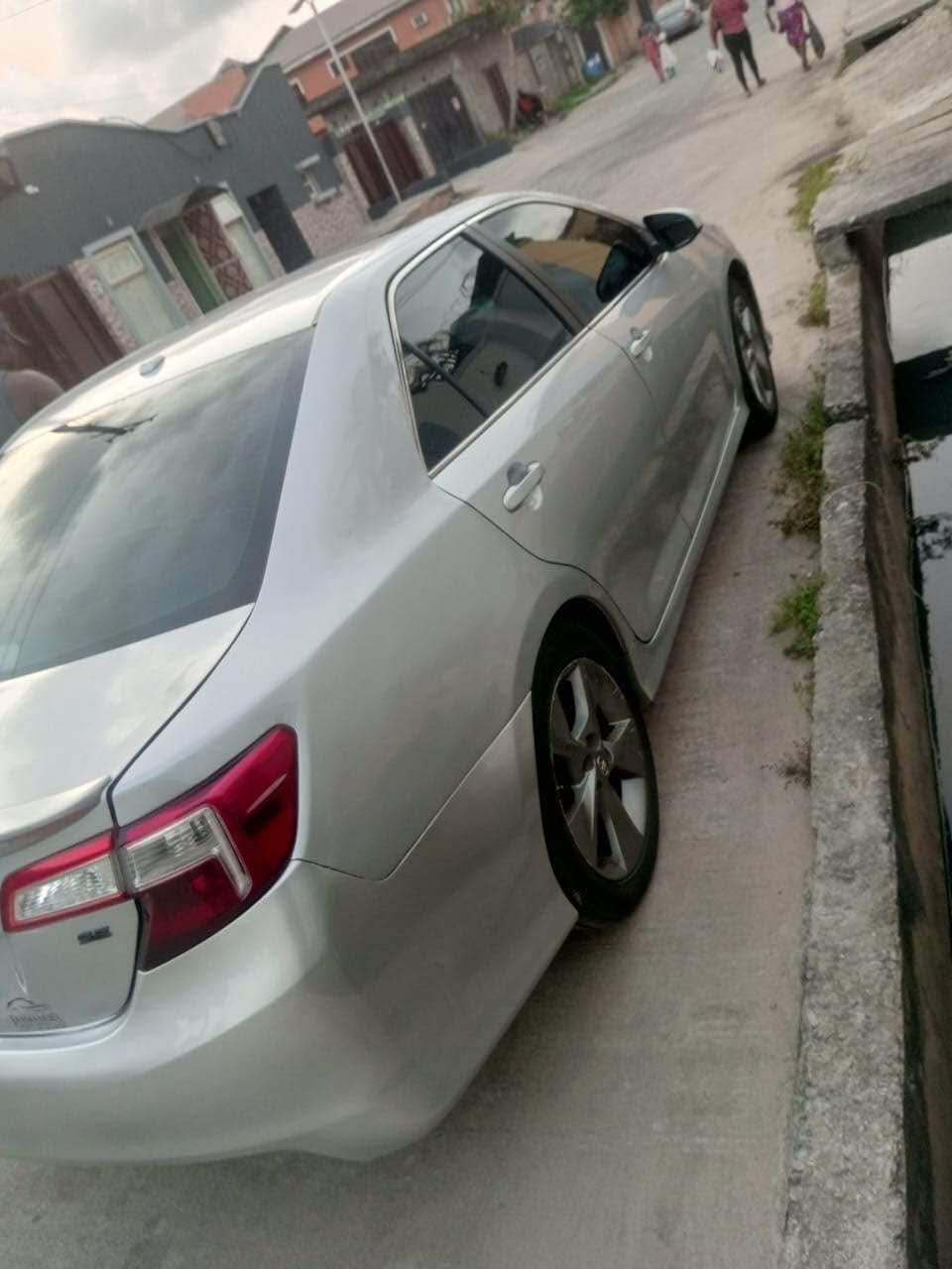 A picture of Toyota Camry 2012 thumbstart V6