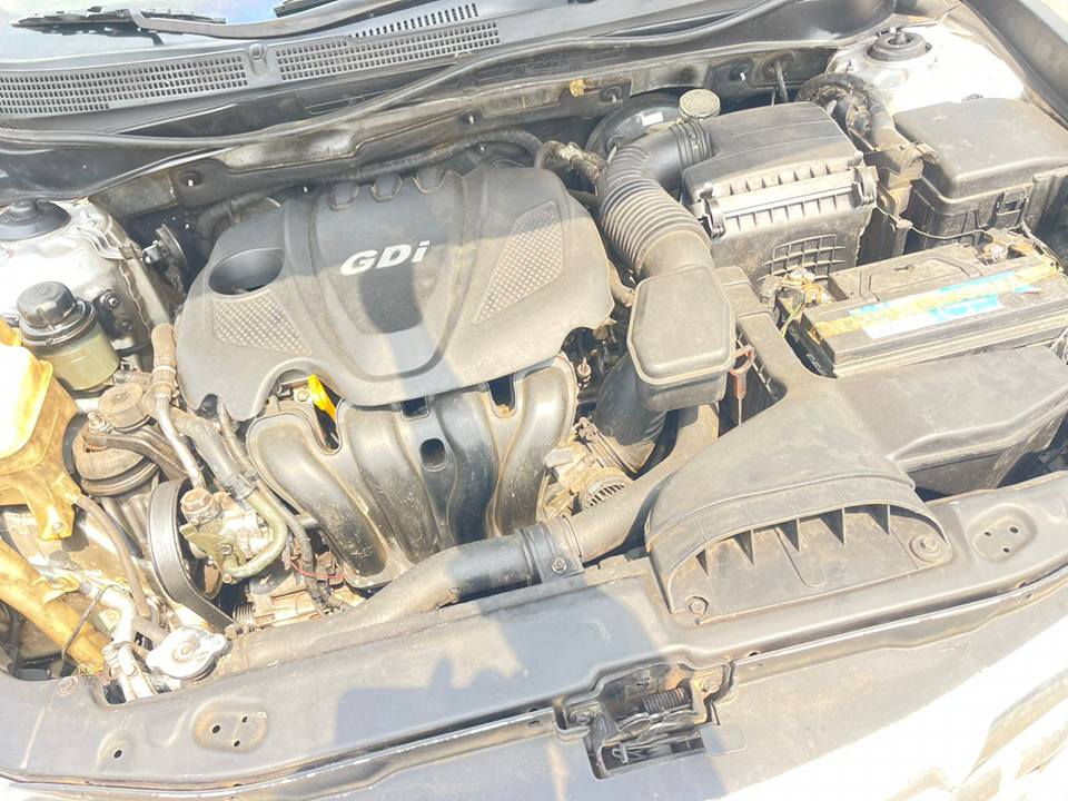 A picture of Hyundai sonata 2012