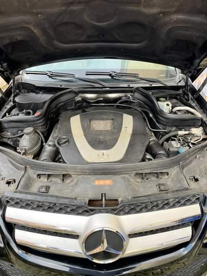 A picture of OLASHEU AUTOS