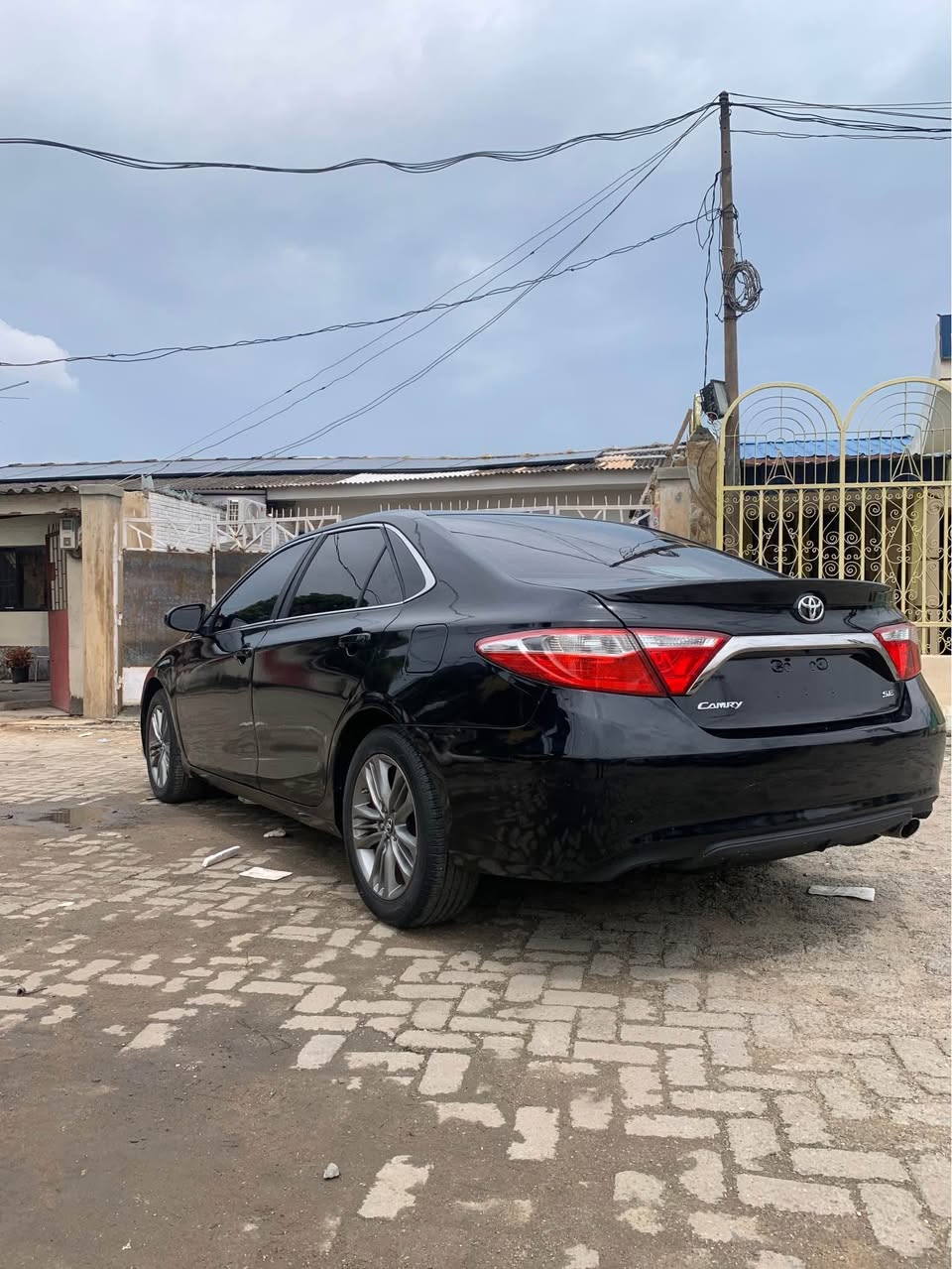 A picture of TOYOTA CAMRY SE 2016