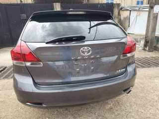 A picture of 2015 Toyota Venza LE fabric interior with 4 plug engine