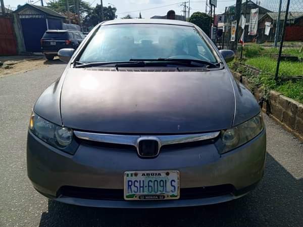 A picture of Dealer s buy 2007 model Honda Civic 1 6mil Engine