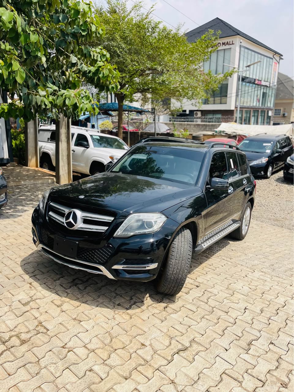 A picture of 2013 MERCEDES BENZ GLK350 4MATIC FAIRLY USED DIRECT BELGIUM STANDARD