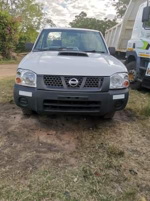 used nissan np300