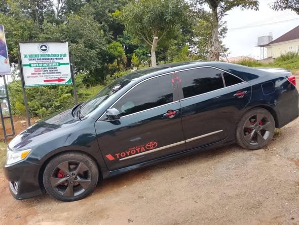 A picture of 2012 Toyota saloon