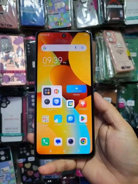 A picture of Tecno spark 10 gb 128