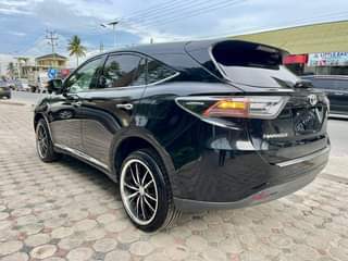 A picture of 2014 Toyota harrier new model Anaconda Chassis number