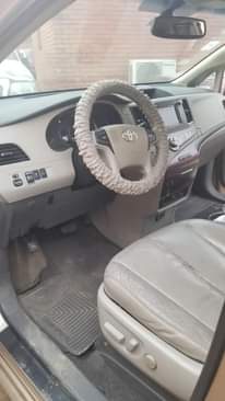 A picture of Neatly used by woman 2011 Sienna XLE with Leather interiors