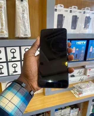 A picture of Ram 4 Internal 64gb Camera kalii sana Haina kipengere Bei