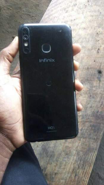 A picture of infinix hot 8