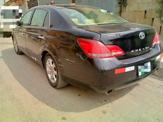 A picture of Toyota Avalon 05
