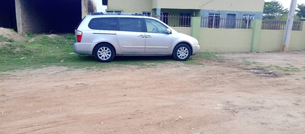 A picture of Direct tokunbo Kia Sedona