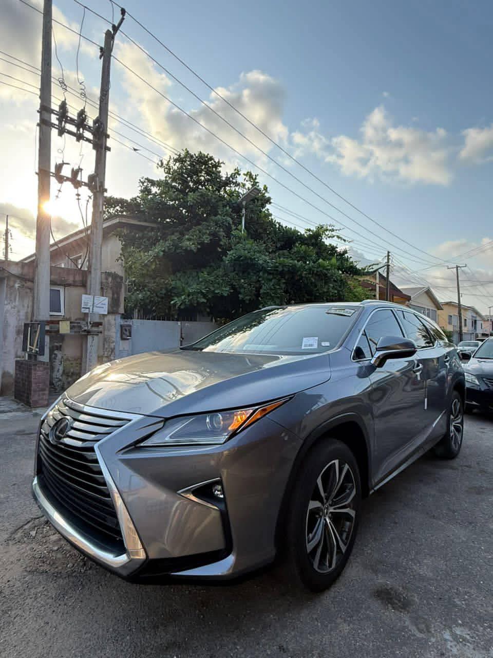 A picture of 2018 Foreign Used Lexus rx 350