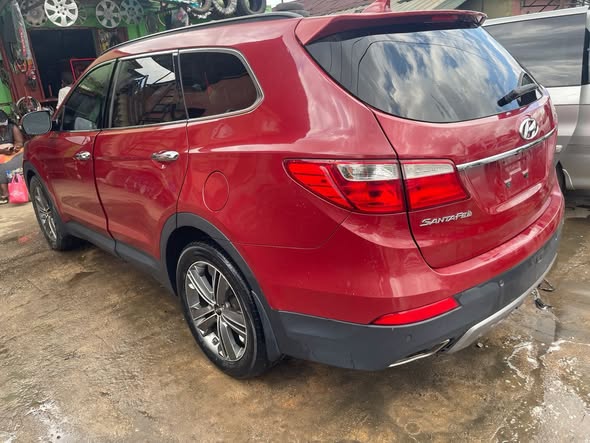 A picture of Santafe Hyundai 2015 model