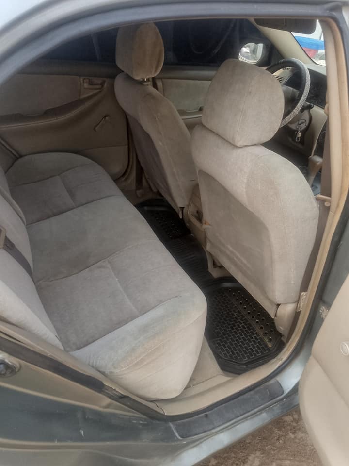 A picture of Toyota Corolla 04
