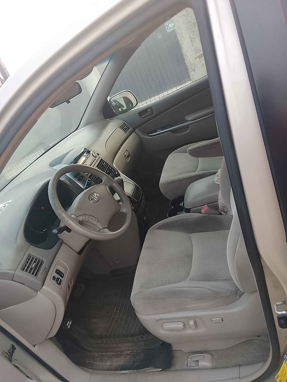 A picture of Toyota Sienna LE