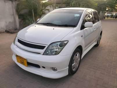 A picture of Toyota Ist price 12 8M