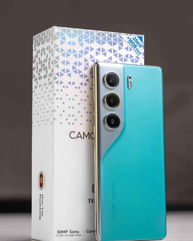 A picture of Tecno Camon 40pro at 550k call on 0753430863