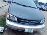 A picture of 2002 Toyota Sienna