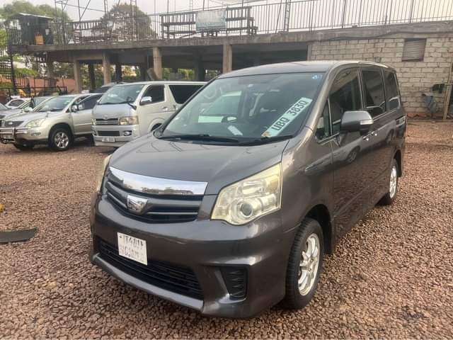 A picture of Toyota noah si 2010 4WD at only 40m negotiable contact