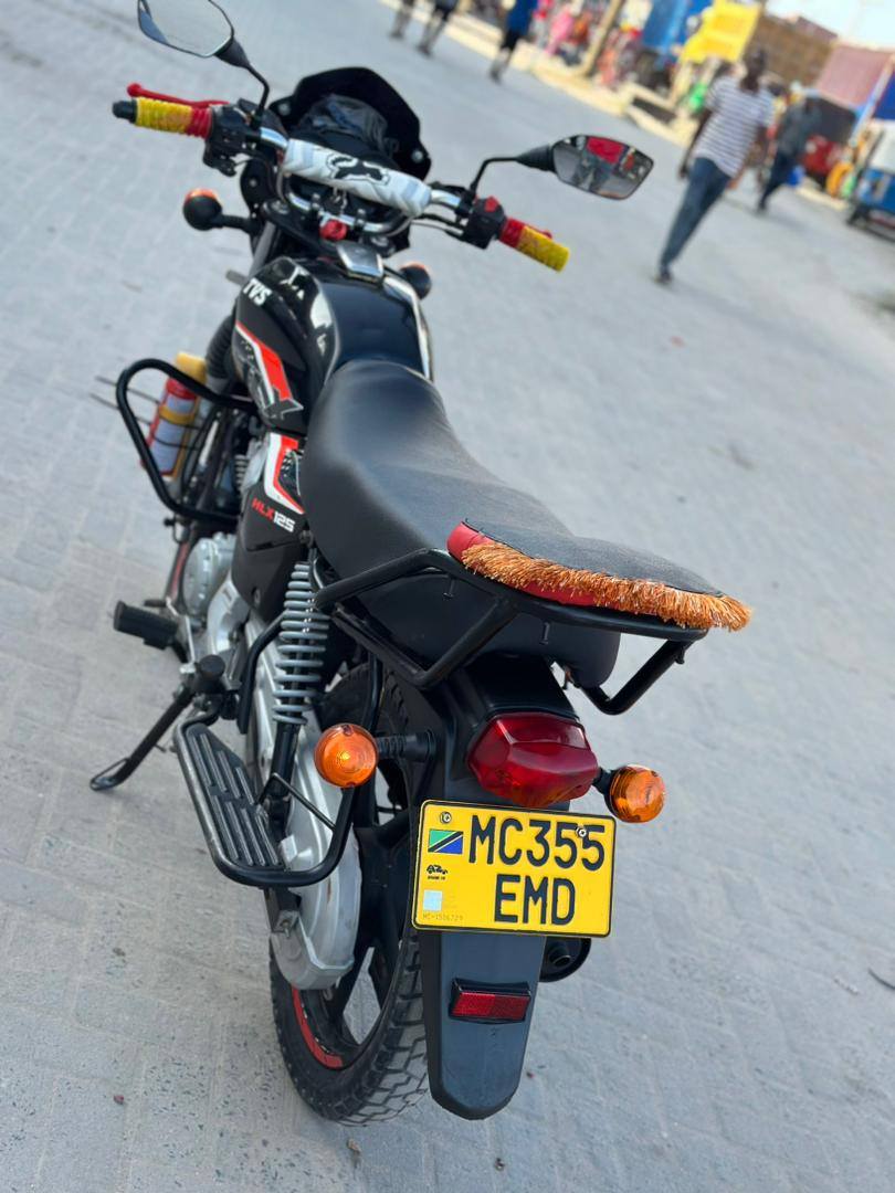 A picture of TVS HLX125 NEW MODEL 2025