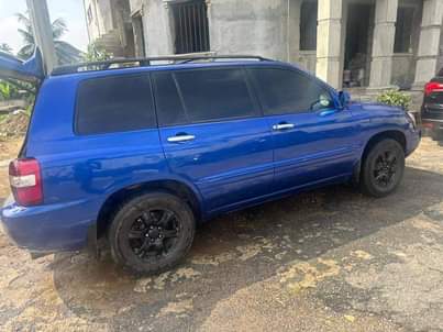 A picture of Awoof Sales Clean title Highlander