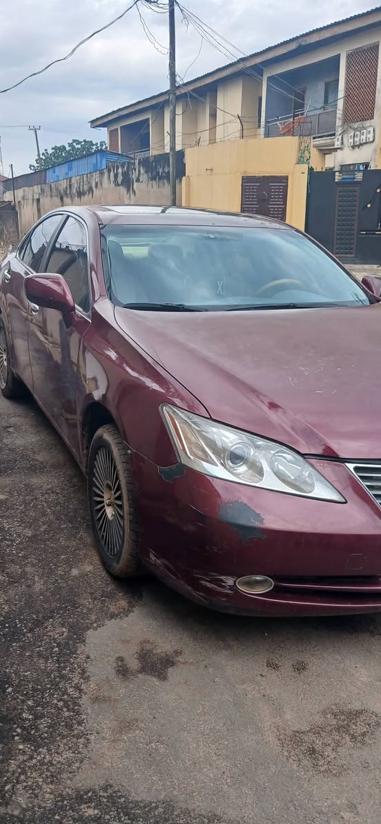 A picture of Well maintained Registered lexus es350 2008 model buy nd drive