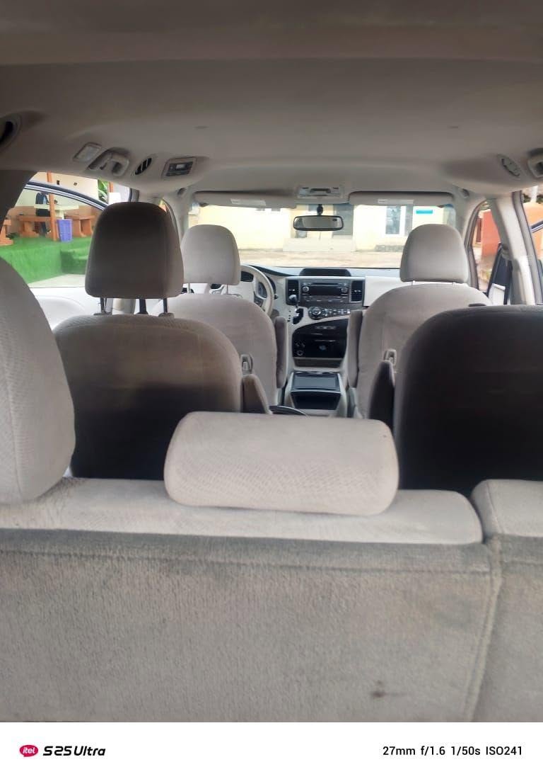 A picture of Toyota Sienna 2014 Model