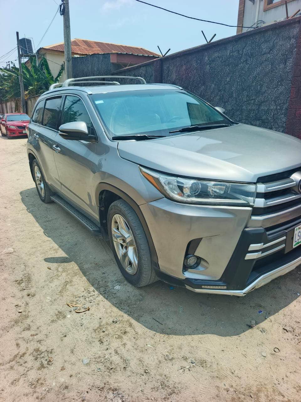 A picture of 2015 Toyota highlander Absolutely 1st body