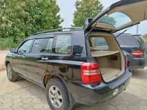A picture of Distress sale 2004 model Toyota Highlander