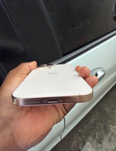 A picture of iPhone 16 PROMAX 256GB