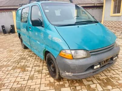 A picture of Toyota Hiace 2004 09025508383