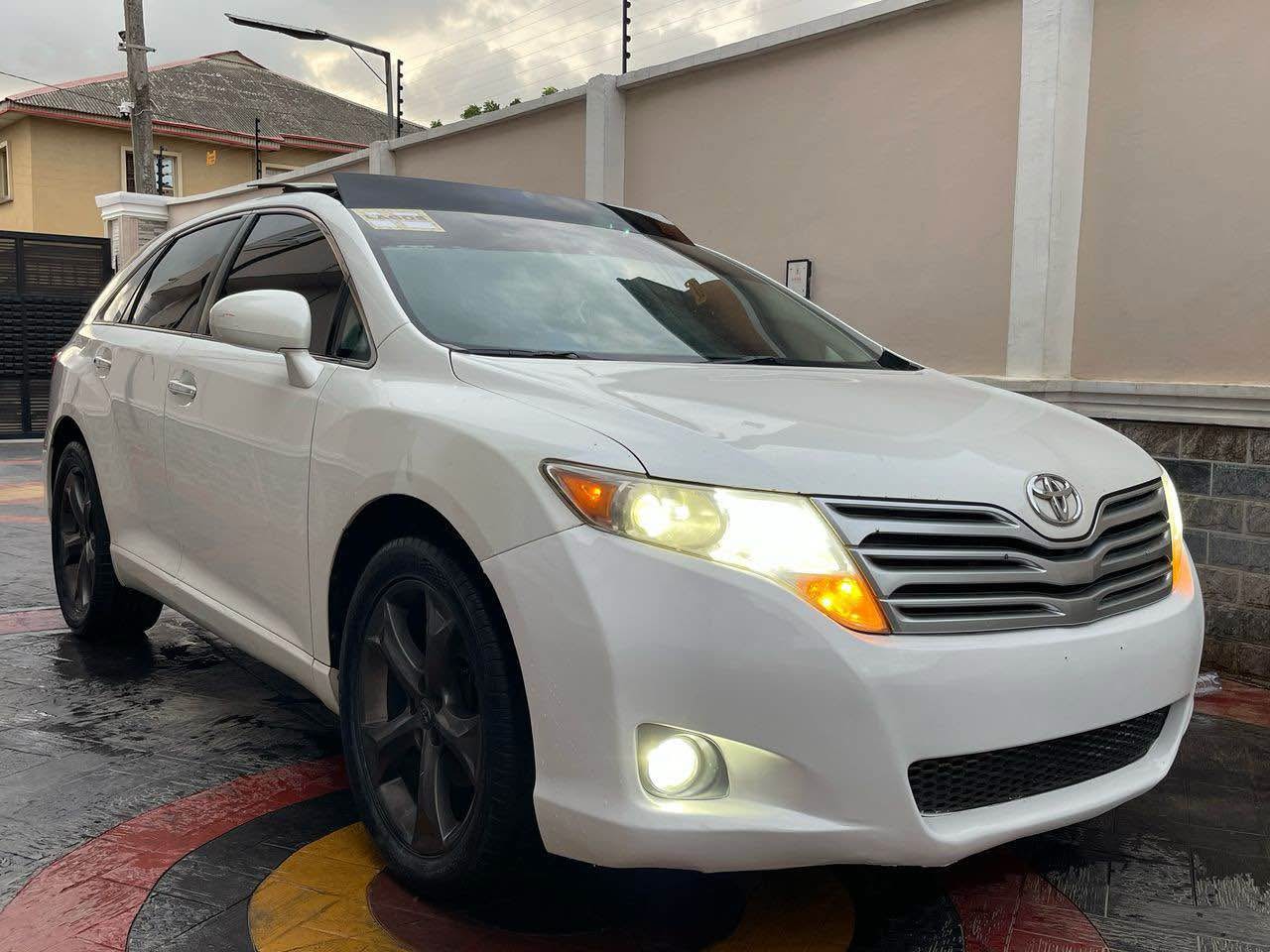 A picture of This is ultra clean Toyota venza 2010 model